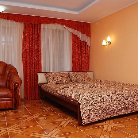 House In Bohatyrska Street Kiev Dış mekan fotoğraf