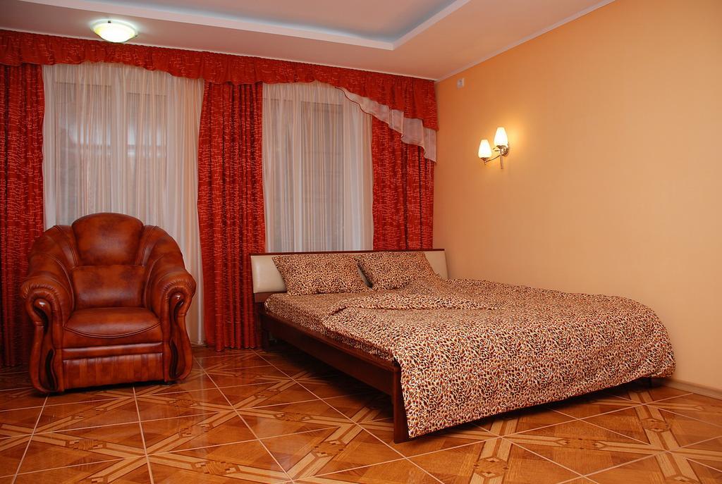 House In Bohatyrska Street Kiev Dış mekan fotoğraf